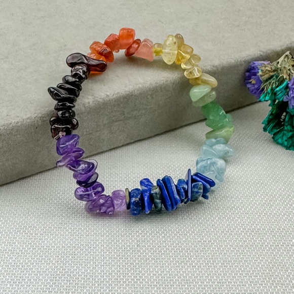 Chakra Crystal chip bracelet - Picture 2 of 10